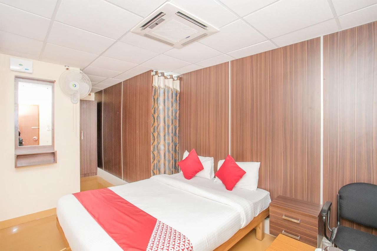 Oyo 10291 Sri Venkatadri Residency Hotel Бангалор Екстериор снимка
