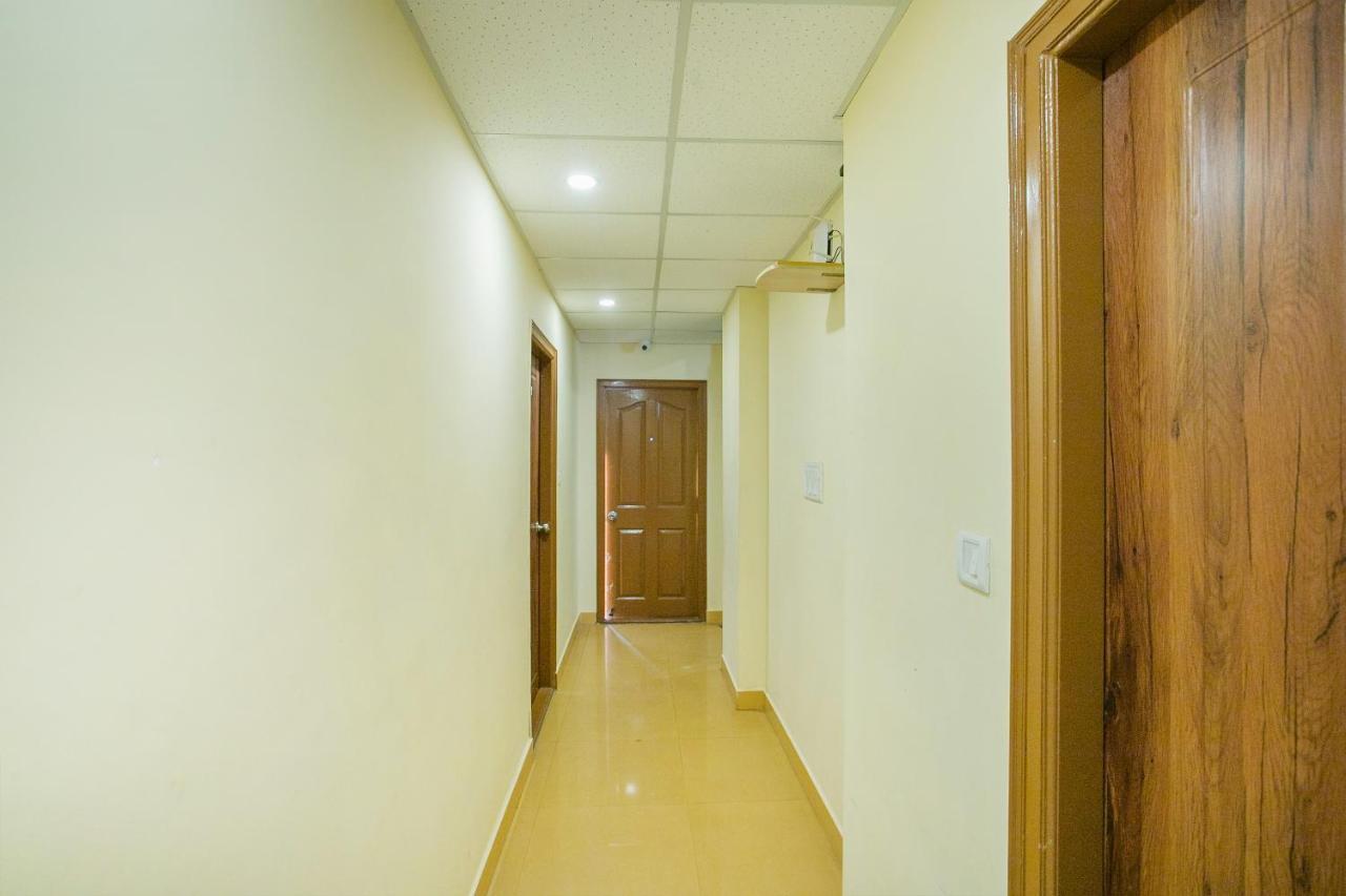 Oyo 10291 Sri Venkatadri Residency Hotel Бангалор Екстериор снимка